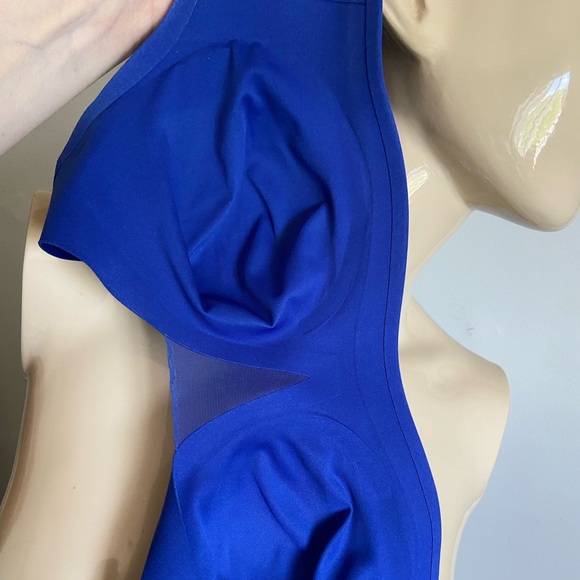 Knix M+ wireless bra in blue with plunging neckline and mesh detail - Picture 9 of 16